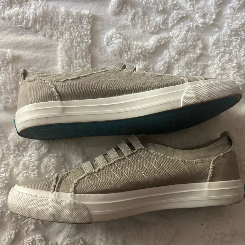 Blowfish Malibu Pull On Sneakers Shoes Cotton size 9 Frayed Edge Elastic Laces - Picture 4 of 8
